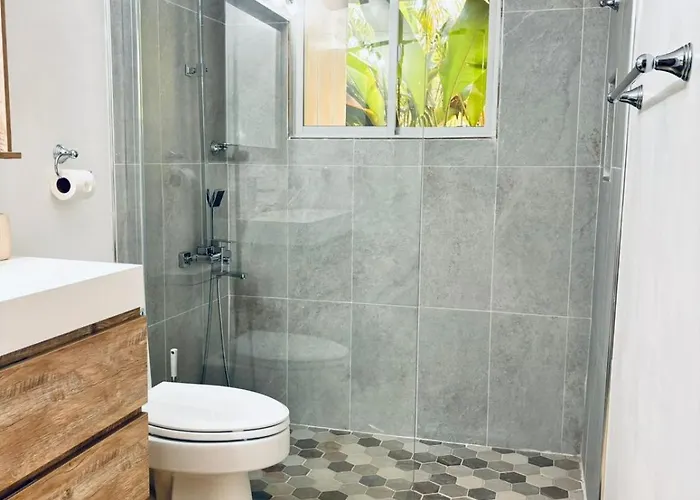 Luxury Waterfront Jamaica Apartment *