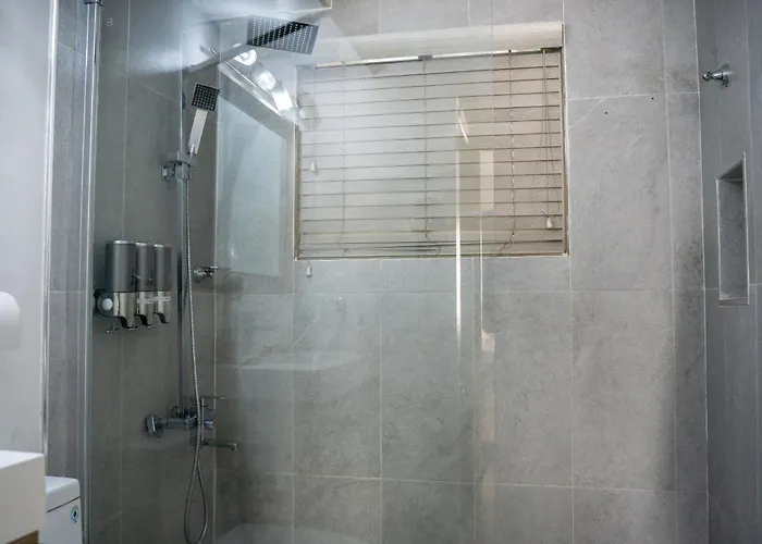 Luxury Waterfront Jamaica Apartment *